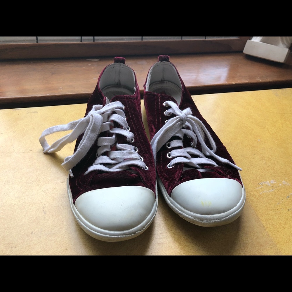 PRADA men ; US:9.5, EUR: 40